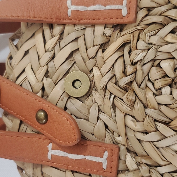 Universal Goods Co. Straw purse - round shape - Picture 12 of 16